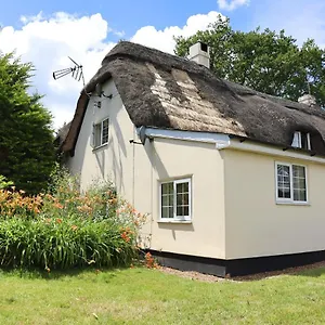 Dorset Thatch Retreat: Spacious Family With Garden And Access Holiday home