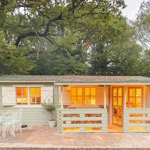 Family Friendly Sunny Log Chalet